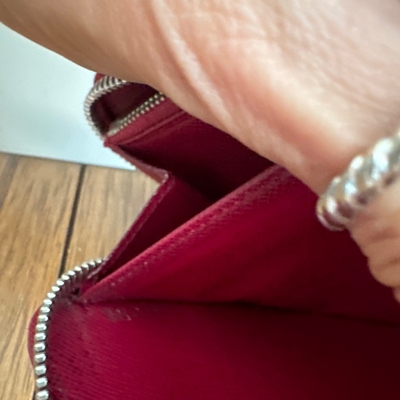 Louis Vuitton Epi Raspberry/Fuchsia Zippy Wallet - Picture 4 of 4